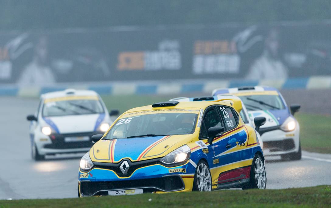 雷诺车队逆转索伯车队，阿隆索带队取胜