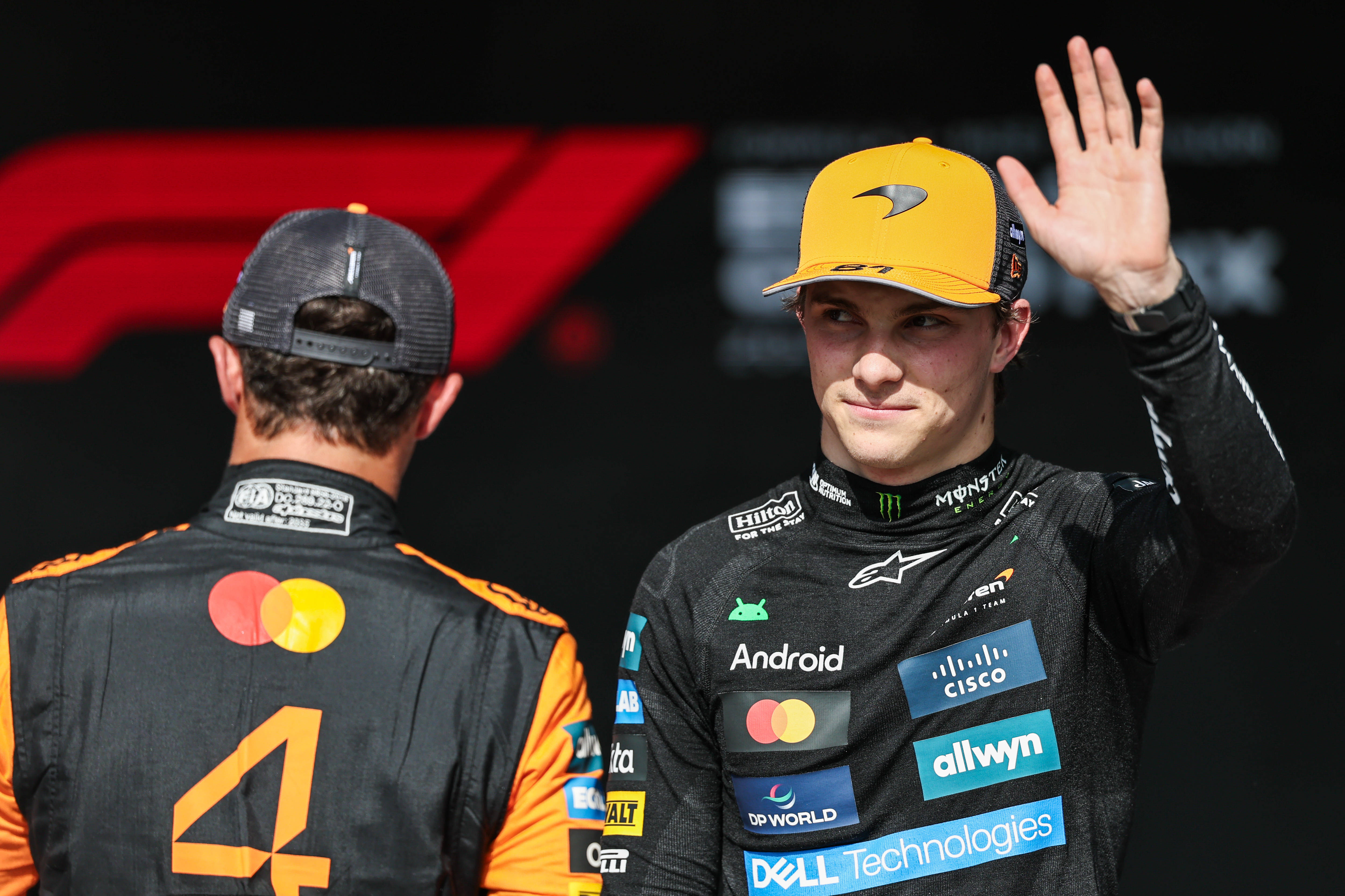 迈凯伦险胜哈斯车队，皮亚斯特里点燃赛场