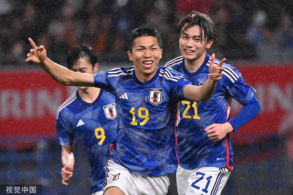 法国队鏖战马来西亚队，桃田贤斗带队取胜