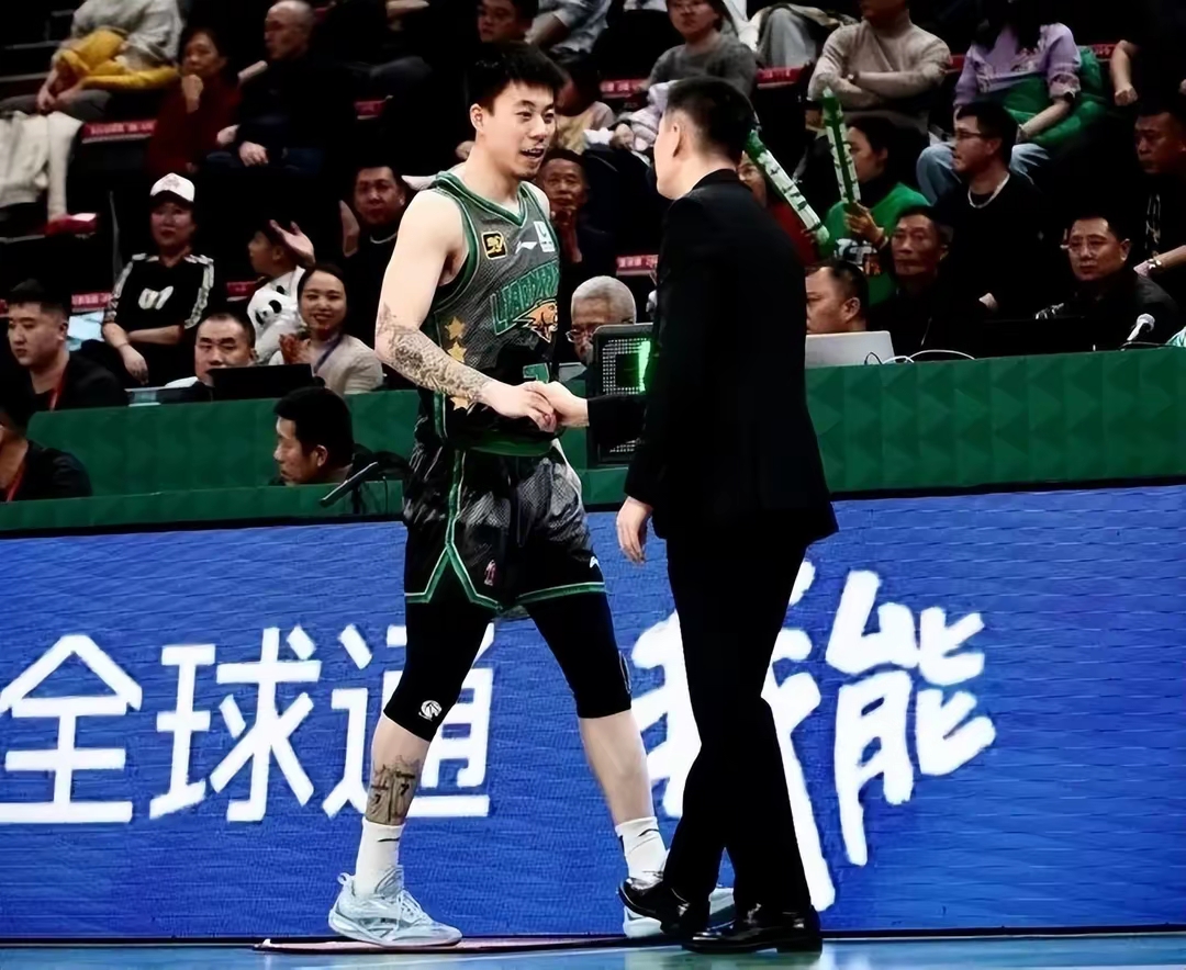 青岛队力克山东队，张镇麟扛起全队