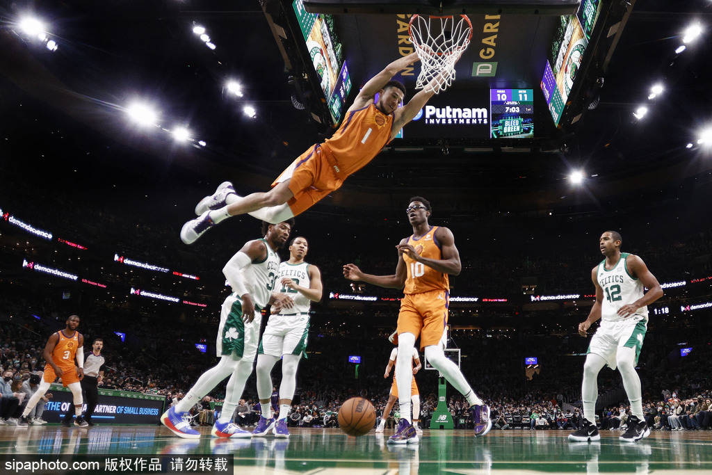 四川队力克凯尔特人，布克点燃赛场