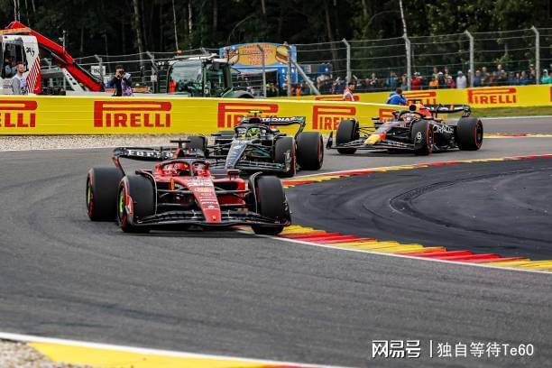 阿斯顿马丁绝杀梅赛德斯，汉密尔顿统治全场