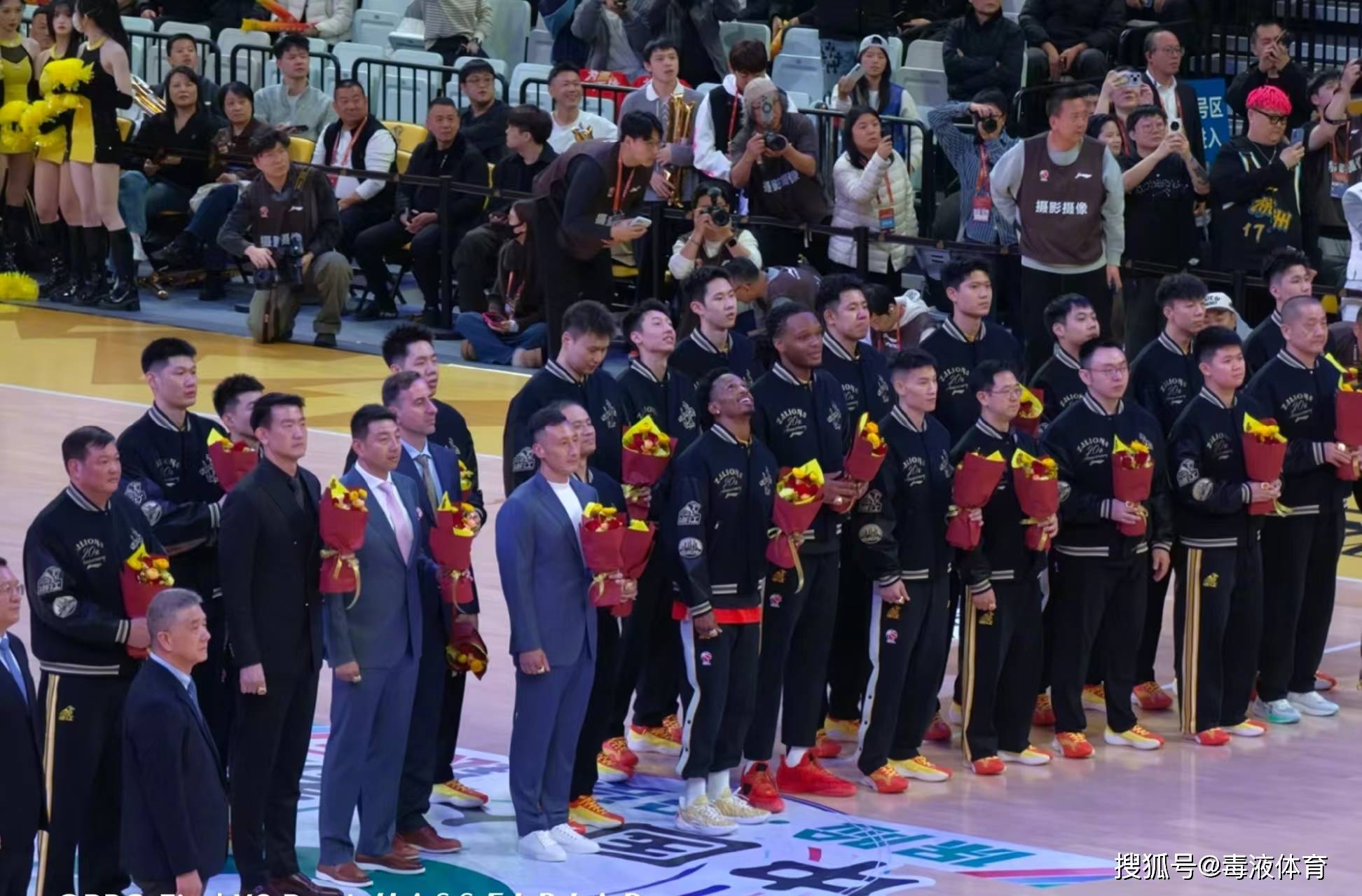 福建队轻取山西队，塔图姆统治全场