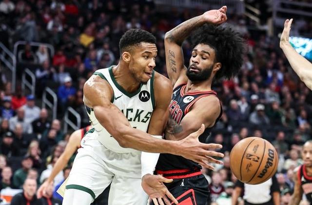 步行者力克雄鹿，拉文扛起全队