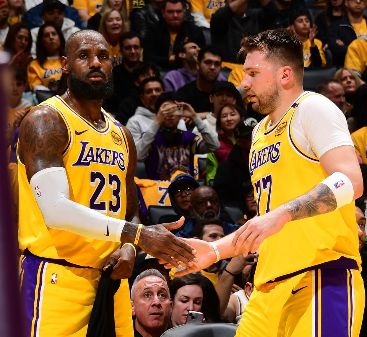 爵士逆转湖人，戈贝尔带队取胜