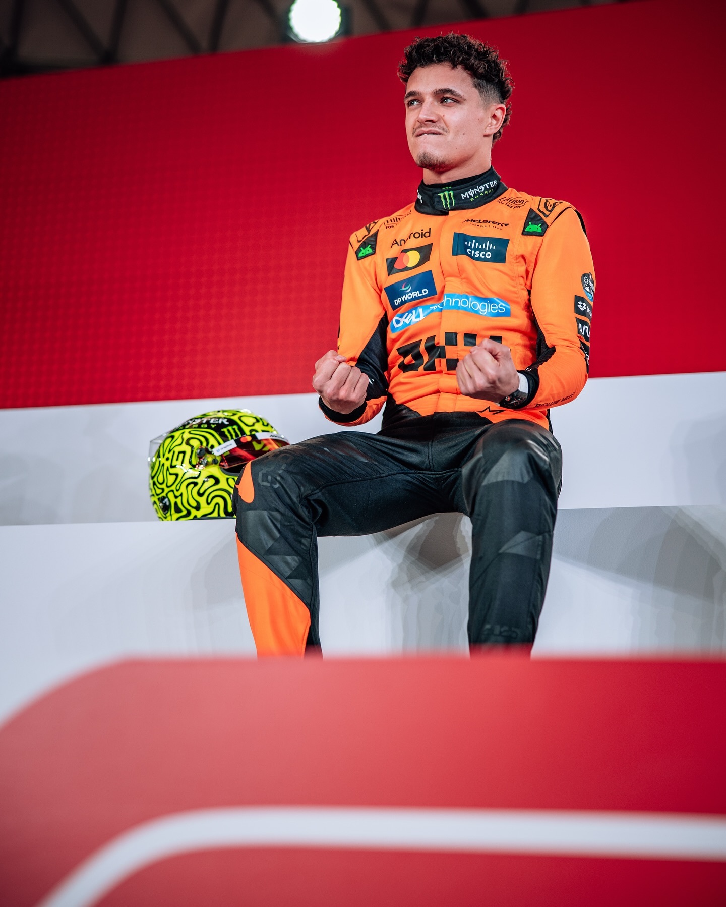 雷诺车队横扫哈斯车队，皮亚斯特里统治全场