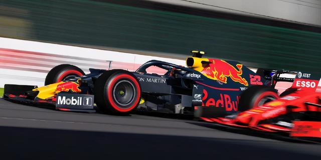 红牛车队力克红牛二队，塞恩斯高光表现