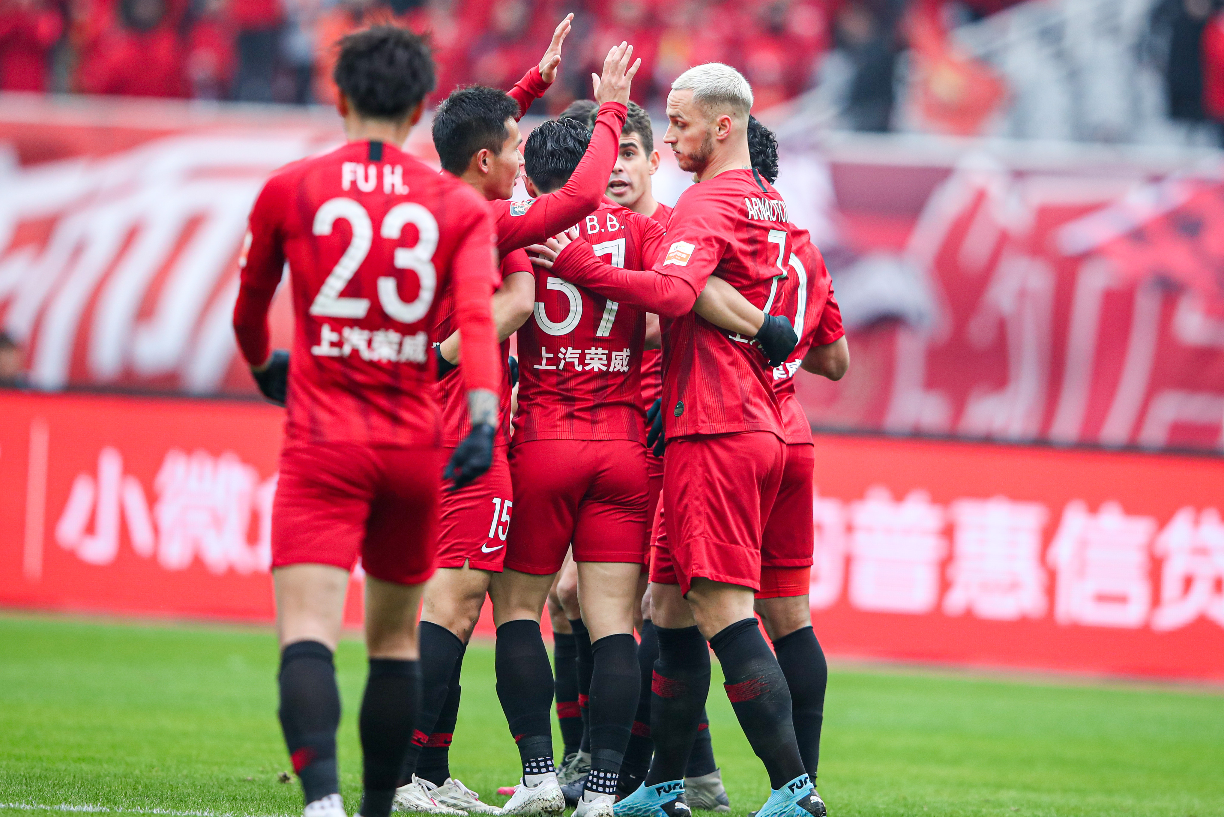 上港队长发挥出色，率领球队取得连胜