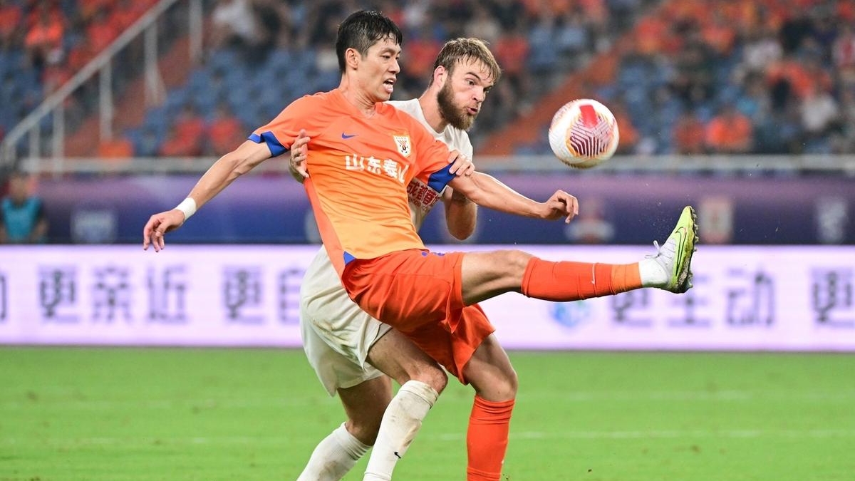 联赛领头球队再战一城，与对手难分伯仲