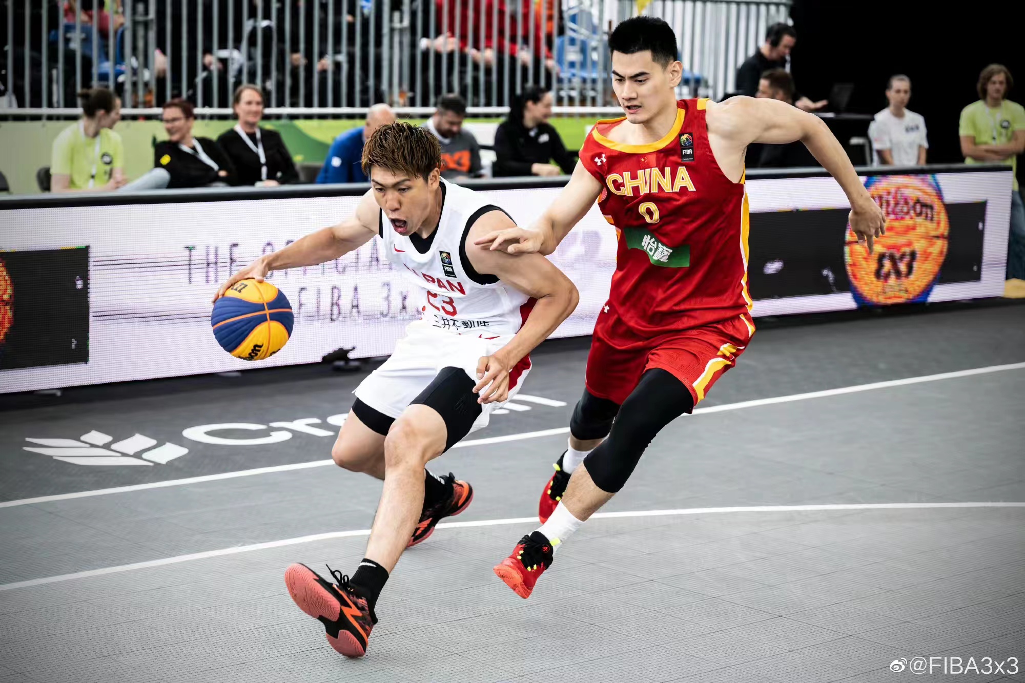 日本队力克韩国队，辛杜高光表现