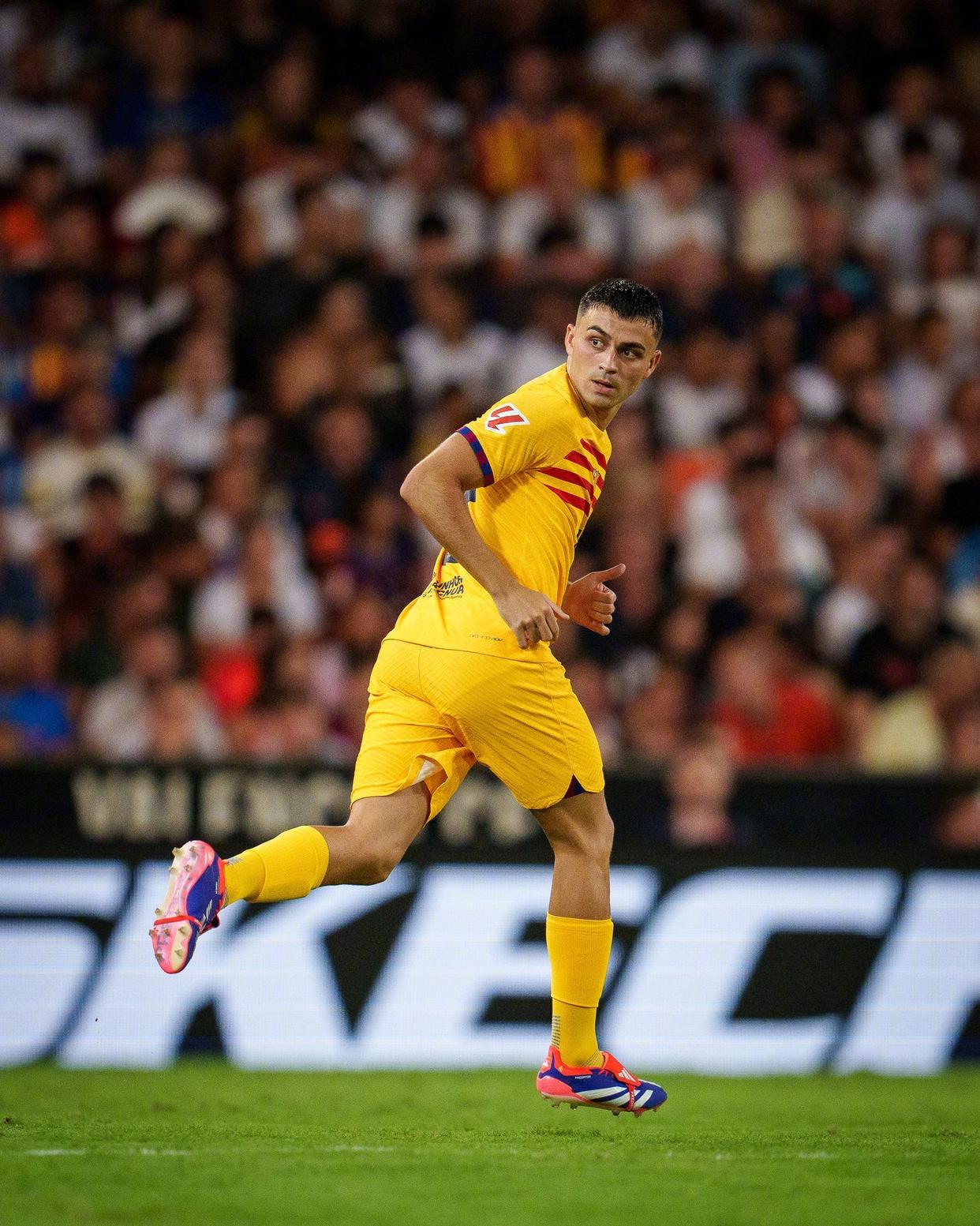 巴萨遭遇惨败,球迷情绪低落 巴萨遭遇惨败,球迷情绪低落