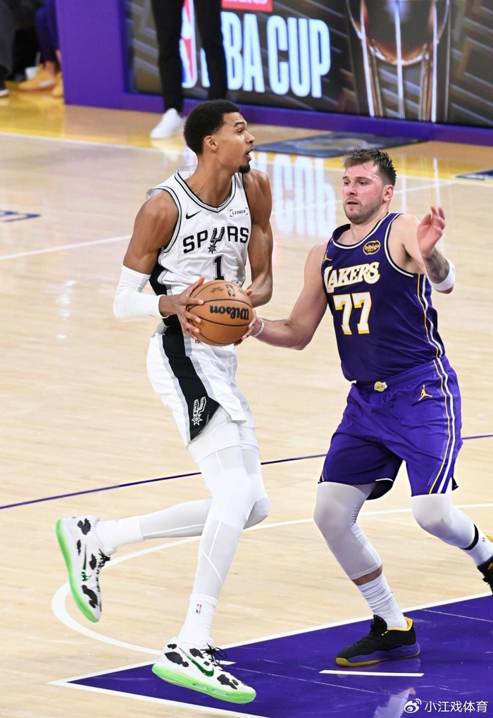 马刺碾压澳大利亚男篮,东契奇制霸全场 马刺碾压澳大利亚男篮,东契奇制霸全场