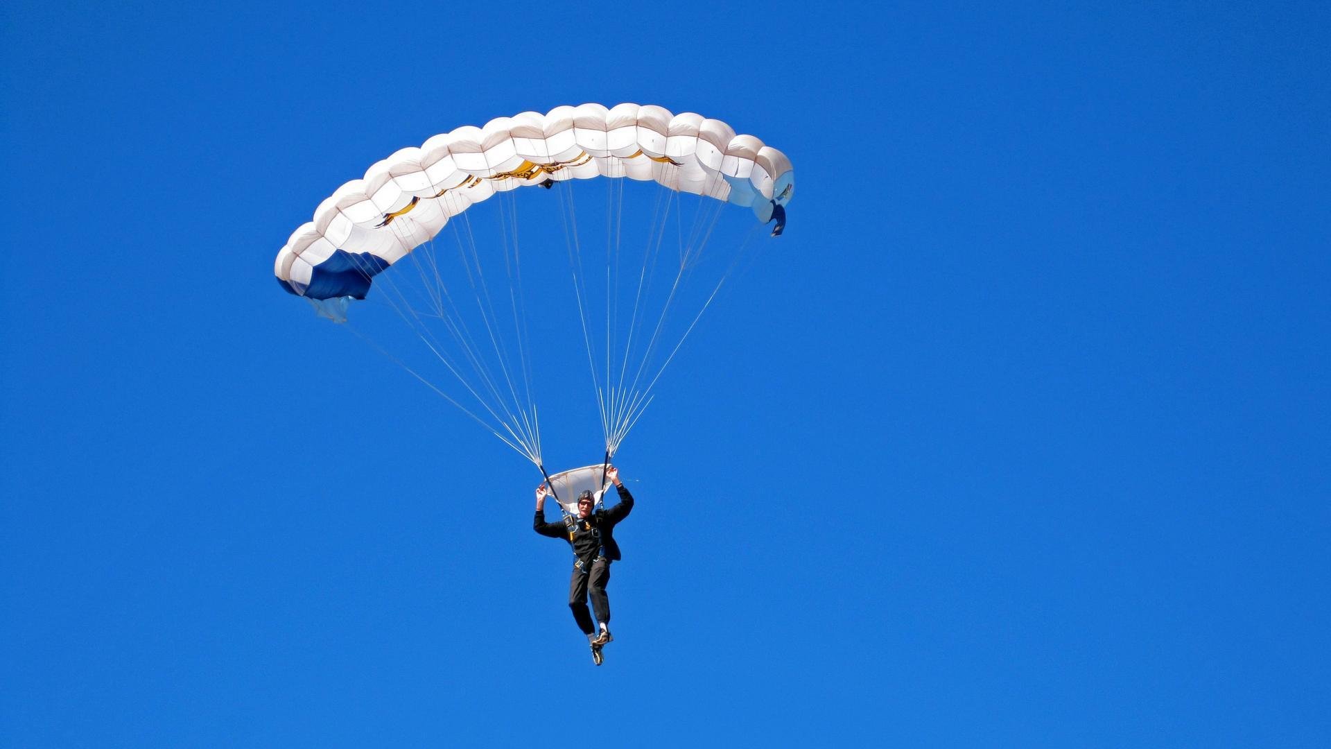 米切尔稳定输出如定海神针，热火末节狂潮一波带走76人